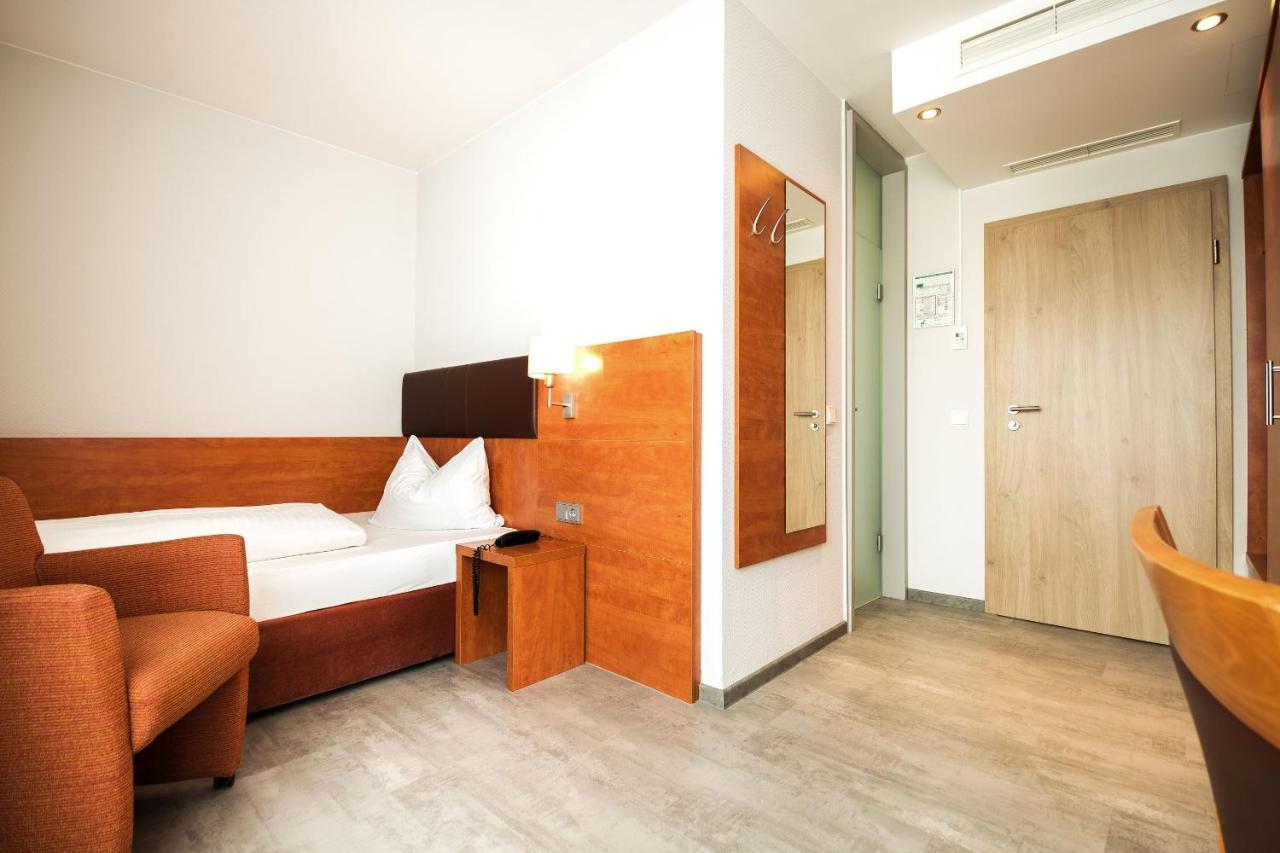 Single Room,186835494:JPEG